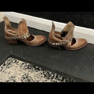 Freebird by Steven tan blade size 7